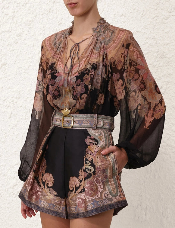 Illustration Billow Blouse & Tuck Short Set